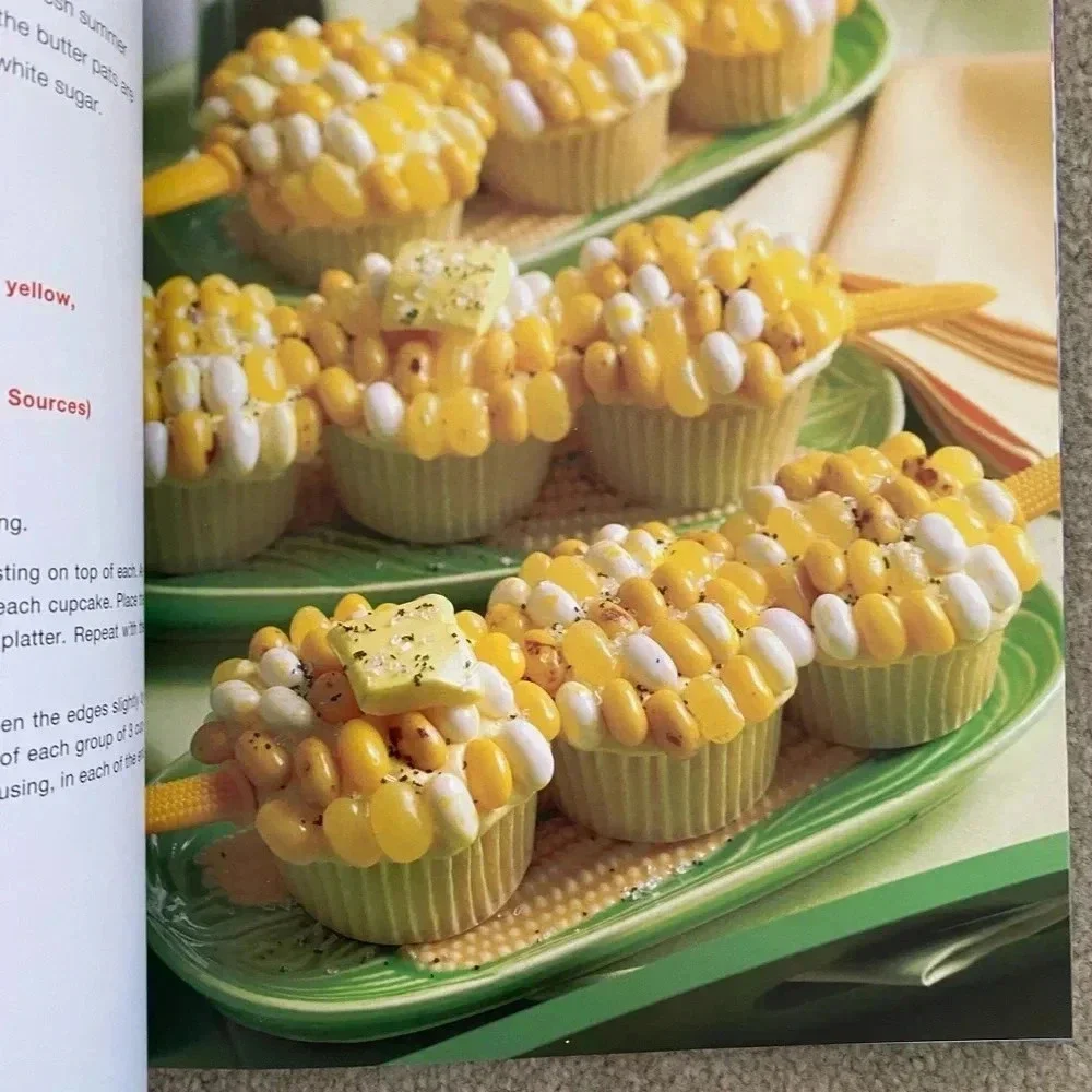 Williams Sonoma Cupcake Recipe & Decorating Book​